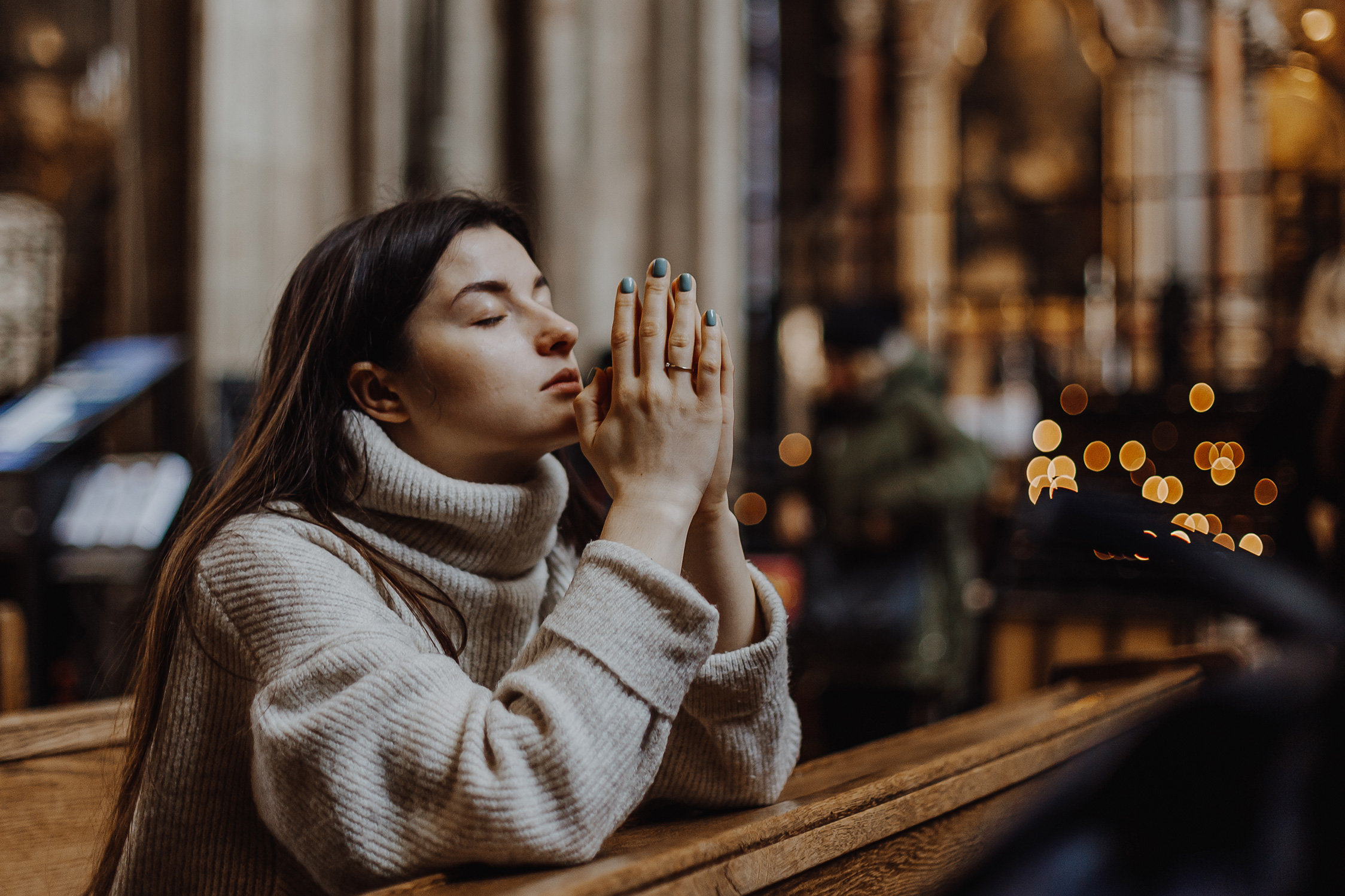 Телесные ограничения. Praying woman.