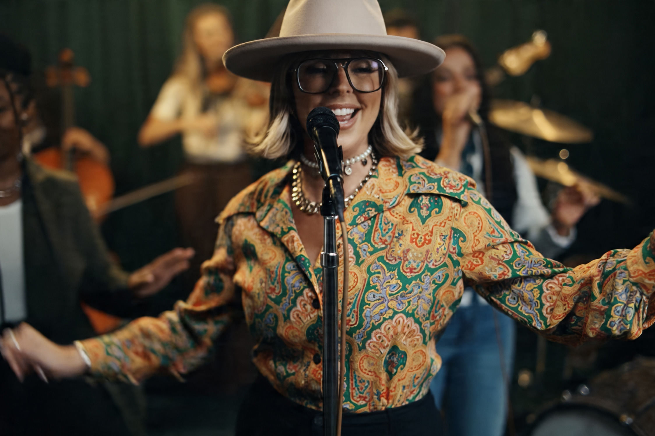 Jamie MacDonald Makes Her ‘Kelly Clarkson Show’ Debut